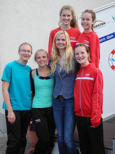 ASG-Schwimmerinnen mit Doppel-Olympiasiegerin Britta Steffen
