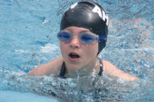 Ajdina Hasanovic beim 16. Flutlichtpokalschwimmen