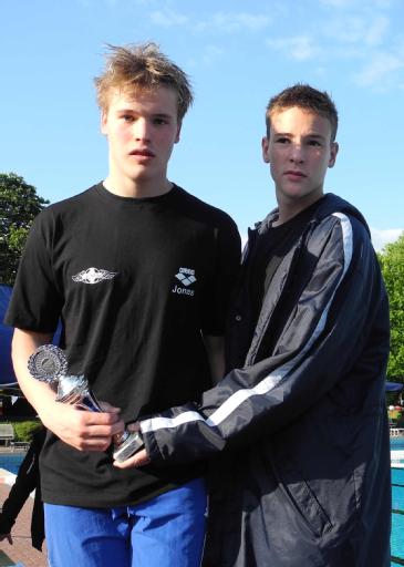 ASG-Schwimmer Jonas Leifeld und Dimitri Umanski