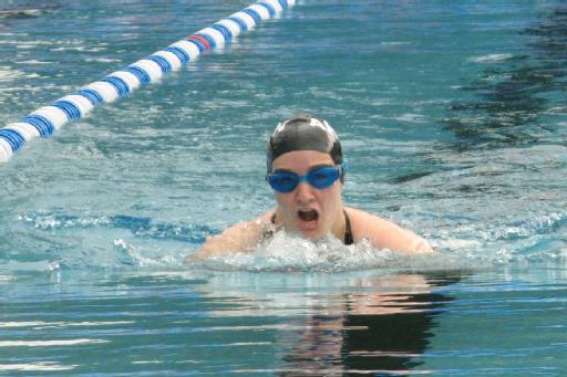 ASG-Schwimmerin beim 16. Flutlichtpokalschwimmen