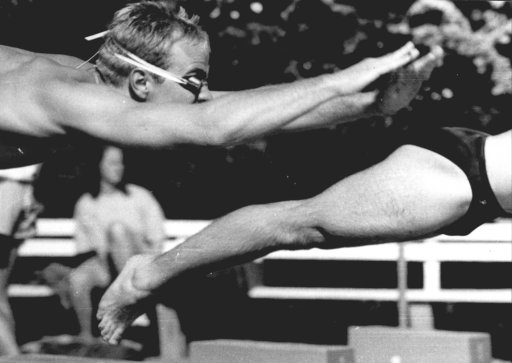 Daniel Woeste als Startschwimmer in der 4 x 50 m Brust Staffel