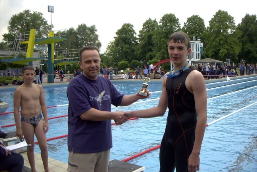 Arnold Maier (Jg. 91) nach dem Gewinn des Sprintpokals beim 19. Heinz-Lenfert-Pokalschwimmen