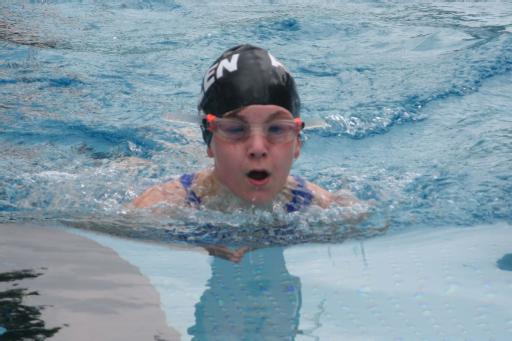 Denise Kesse beim 16. Flutlichtpokalschwimmen