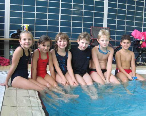 Die ASG-Mannschaft beim Minischwimmfest 2009 (von links: Michelle Batt, Mariella Langer, Pia Leifeld, Florian Göske, Andreas Jakel und Nathaniel Atak)
