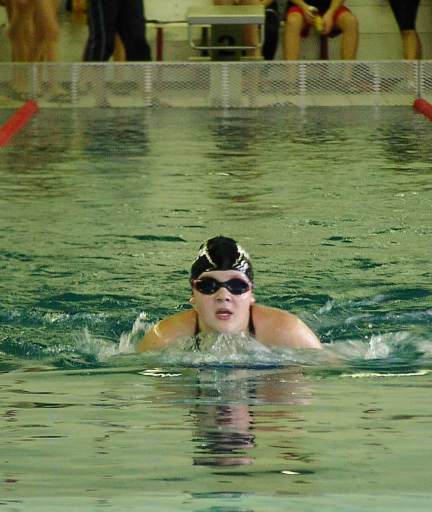 ASG Schwimmerin Johanna Wittling über 100 m Brust beim 33. Junioren- und Jugendschwimmfest