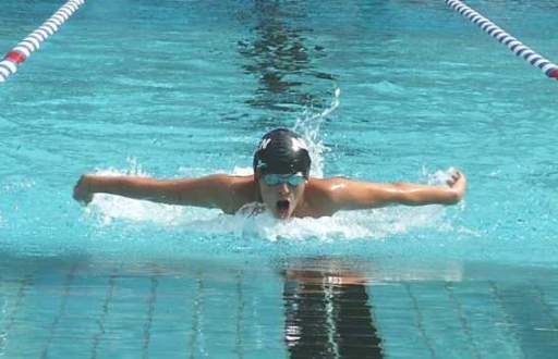 Mike Fryc auf der 100m Delphin Strecke beim 29. Harberg-Pokalschwimmen
