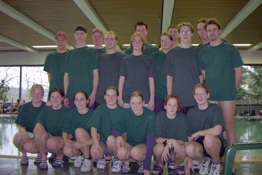 Gemeinsames Gruppenfoto der Männer- und Frauen-Mannschaft der Schnellen Welle bei der Bezirksliga 2001