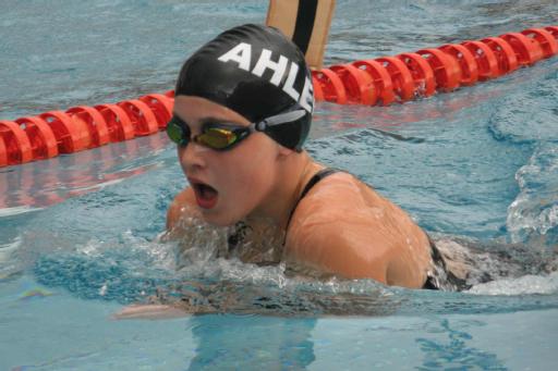 Lara Christochowitz beim 16. Flutlichtpokalschwimmen