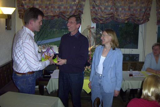 Heinrich Steinhoff mit Ingrid und Herbert Faber bei der Mitgliederversammlung 2004